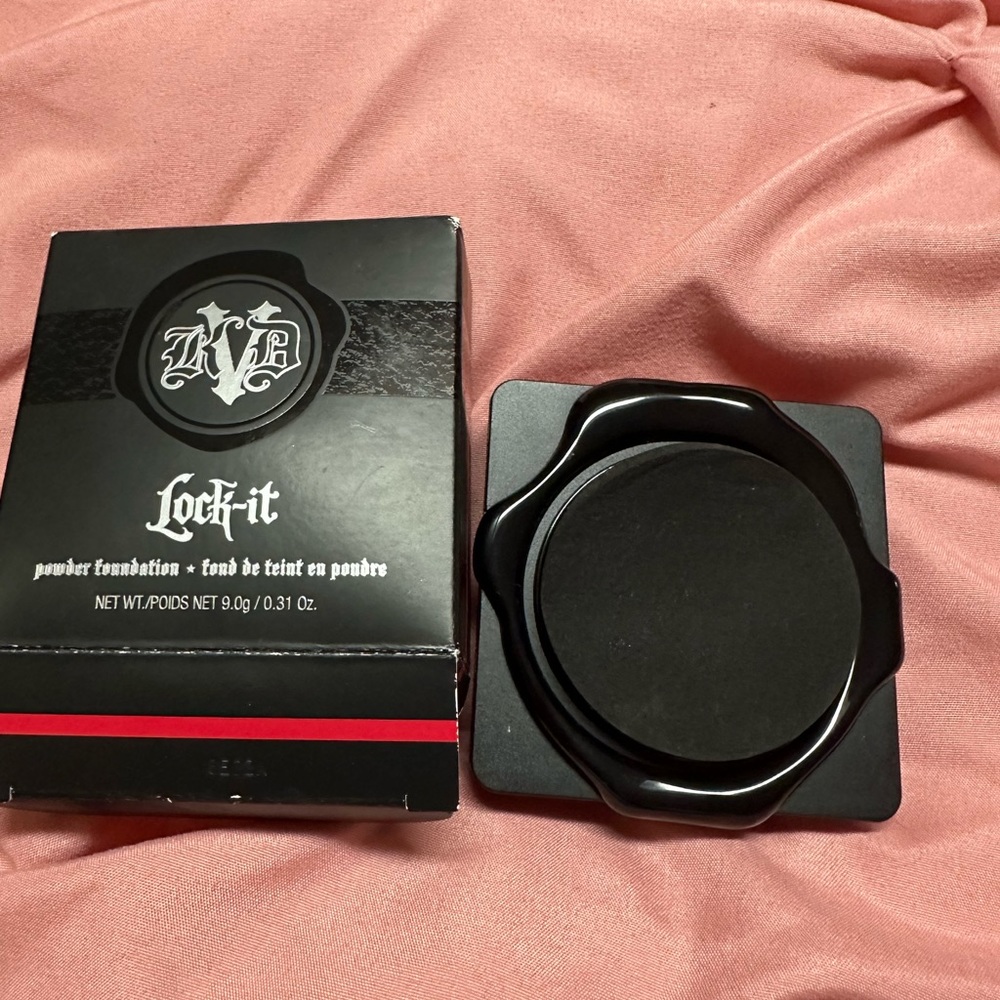 KVD Powder Foundation in TAN NEW - Picture 4 of 4